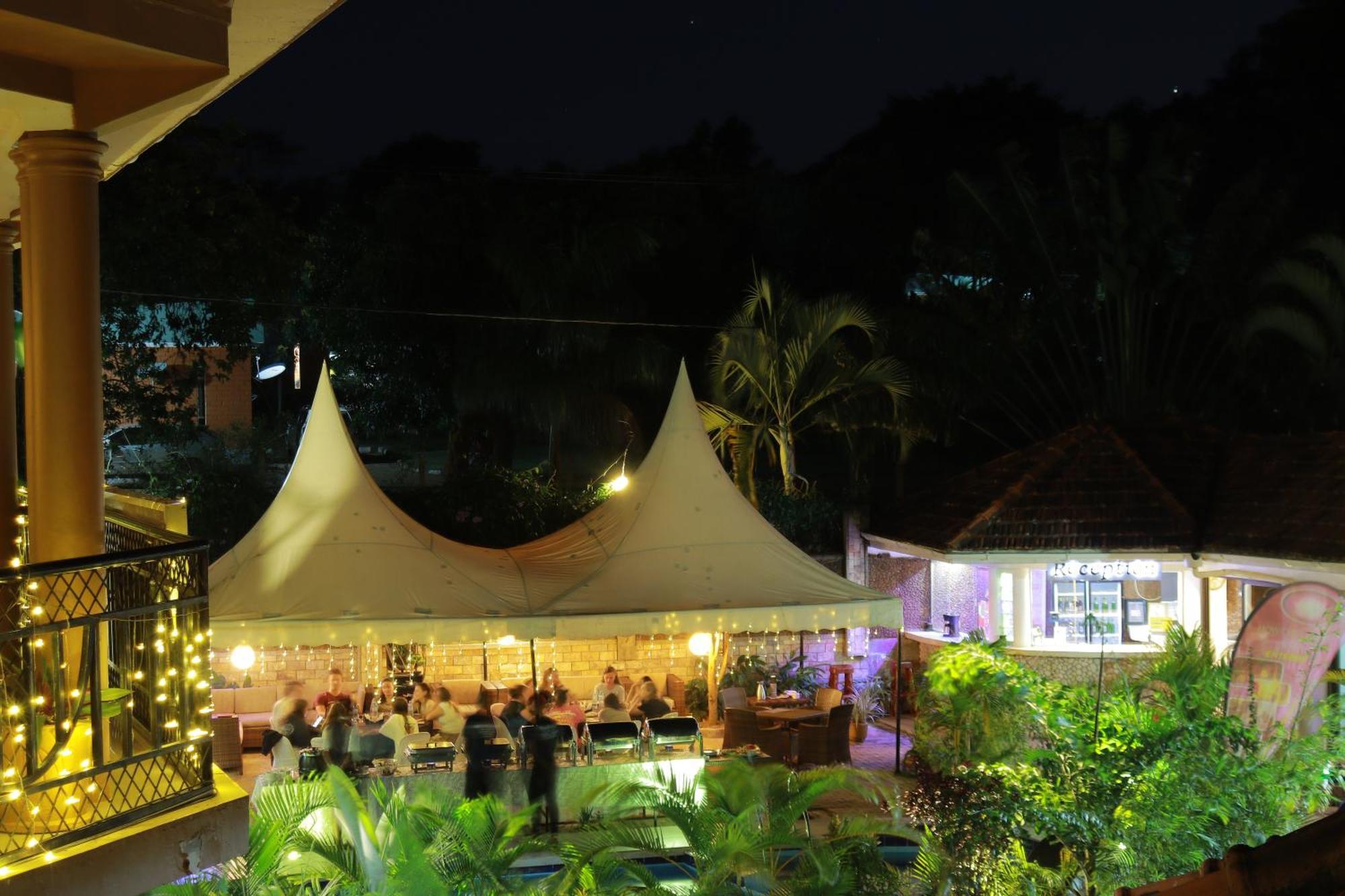 Mowicribs Hotel And Spa Entebbe Exterior foto