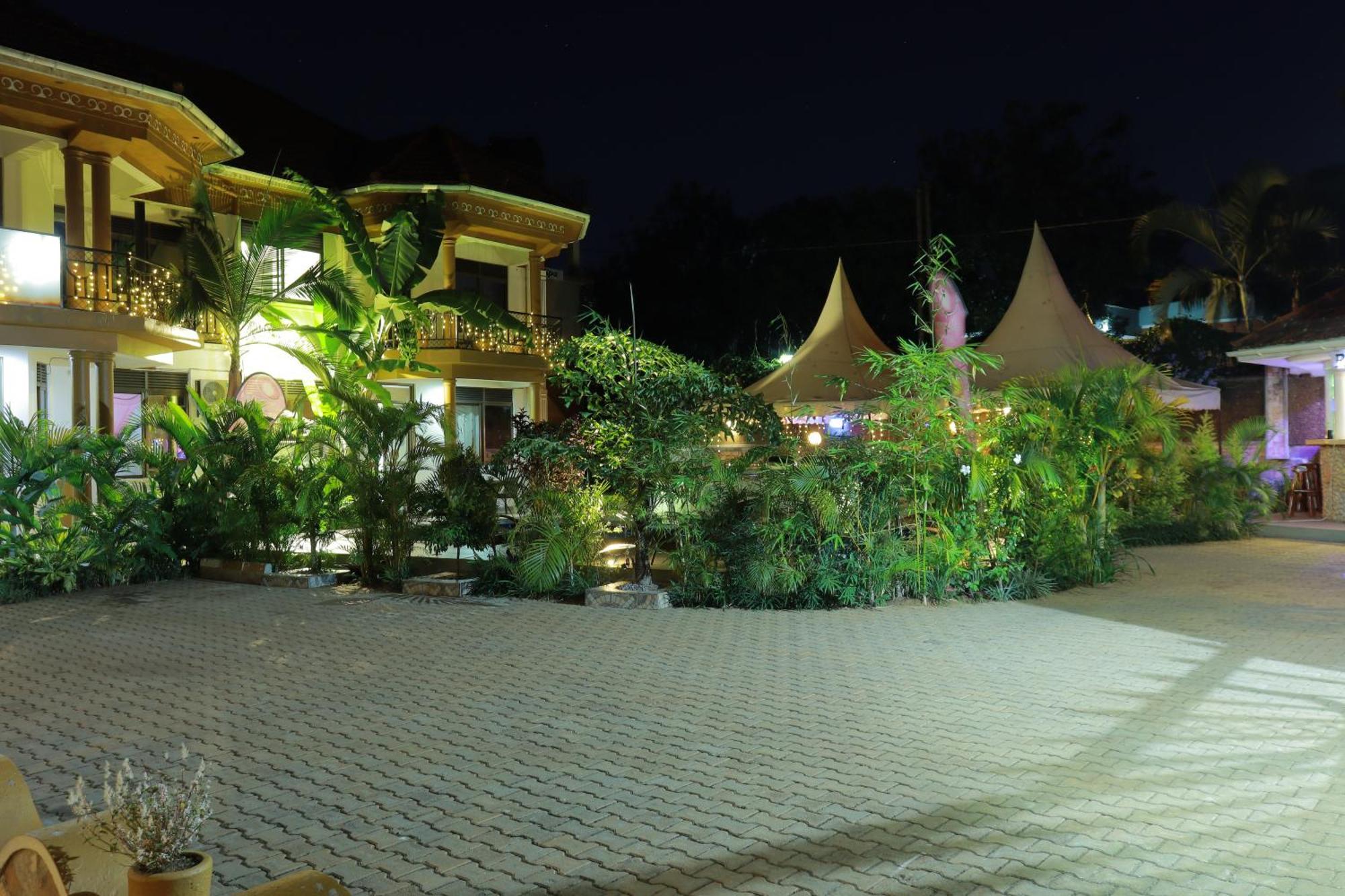 Mowicribs Hotel And Spa Entebbe Exterior foto