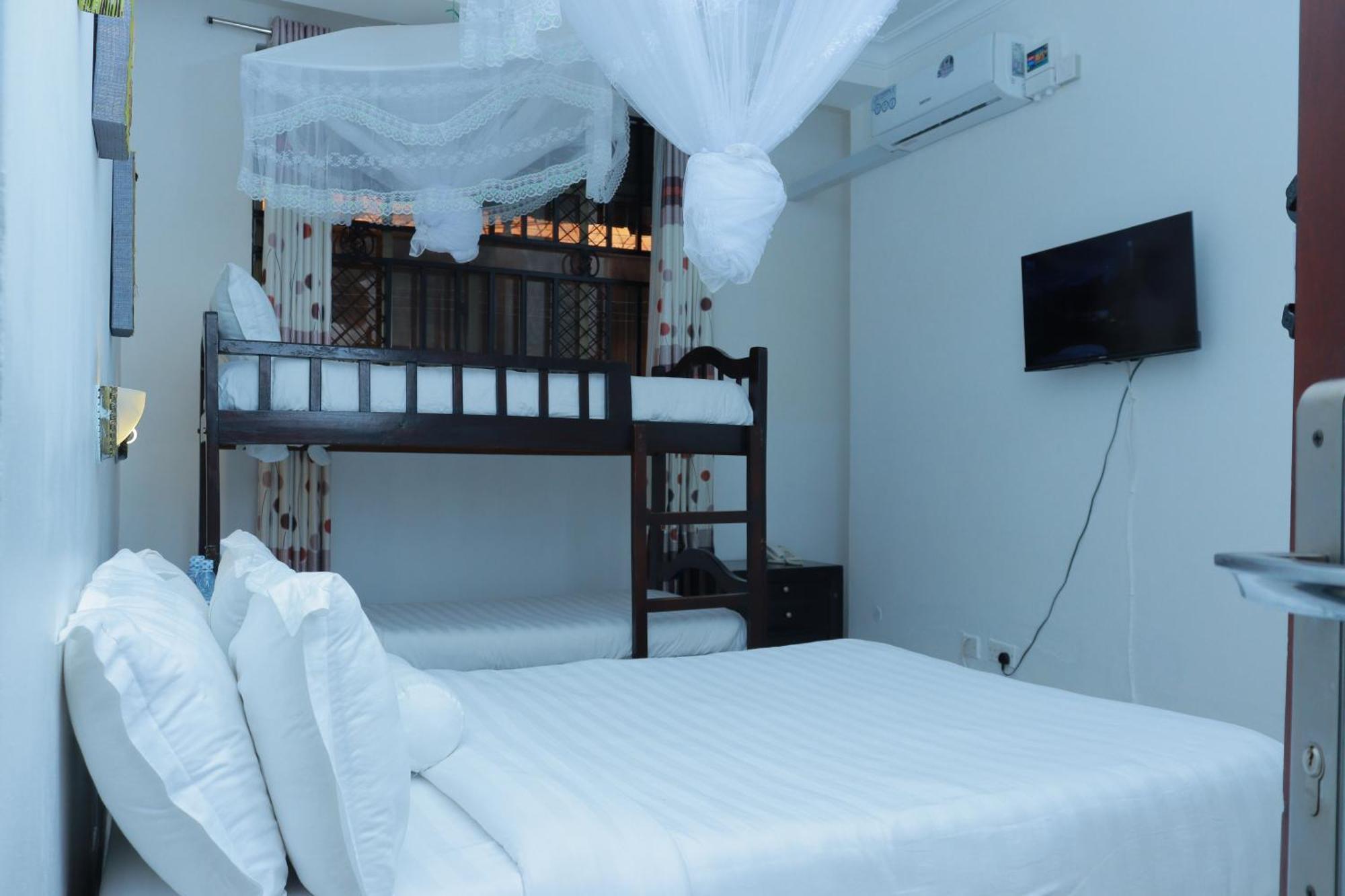 Mowicribs Hotel And Spa Entebbe Exterior foto