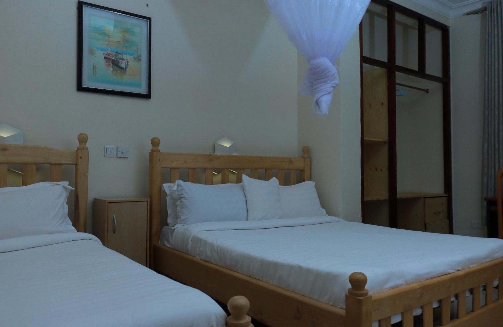 Mowicribs Hotel And Spa Entebbe Exterior foto