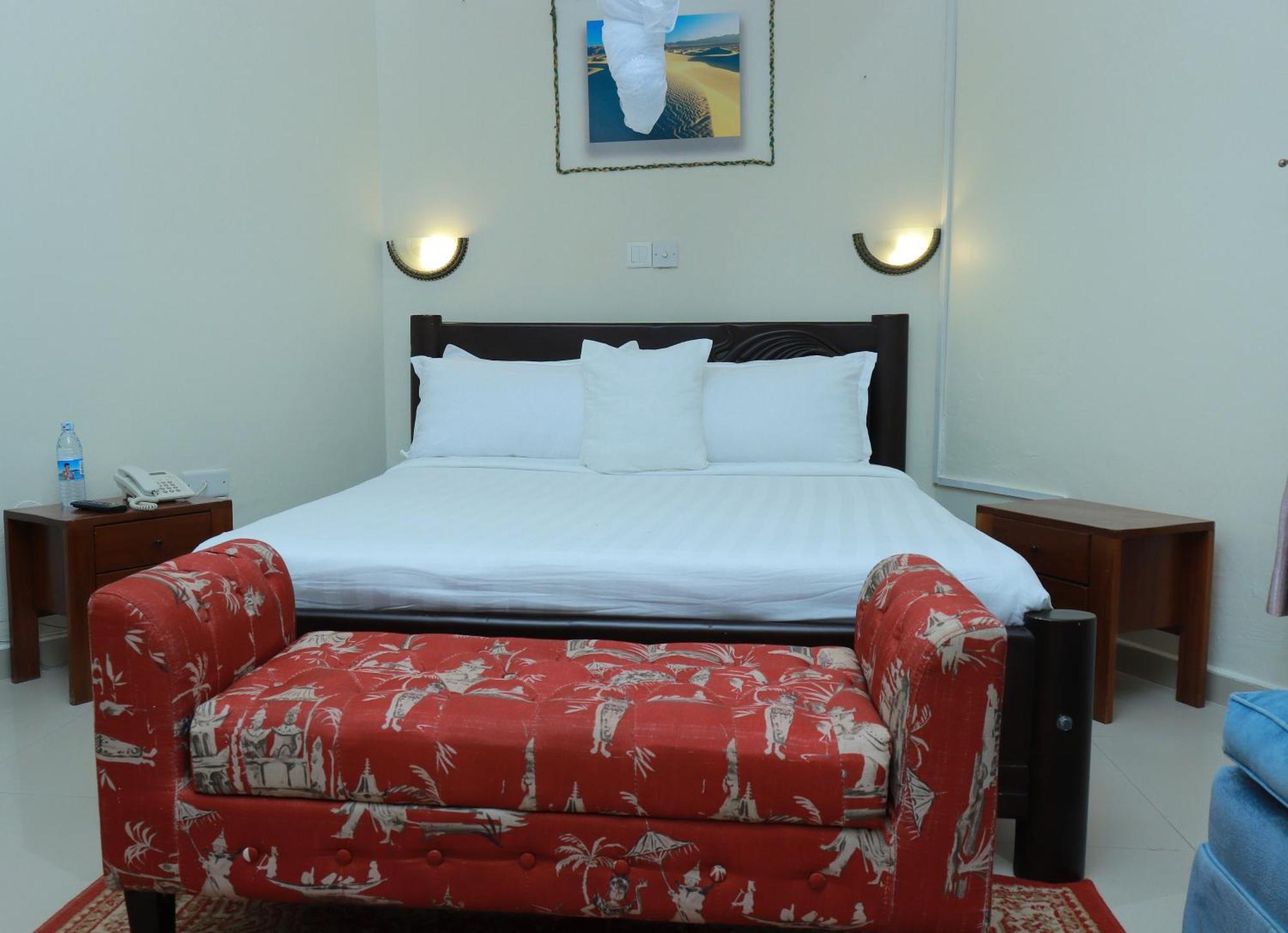 Mowicribs Hotel And Spa Entebbe Exterior foto