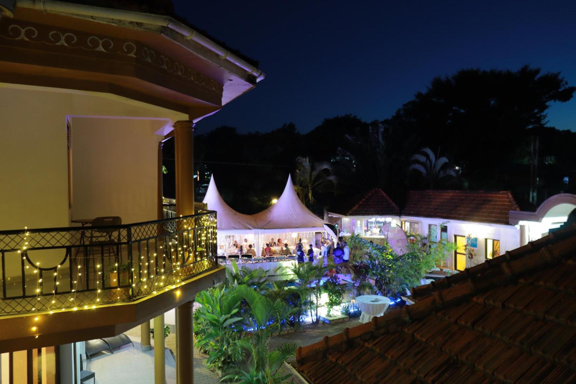 Mowicribs Hotel And Spa Entebbe Exterior foto