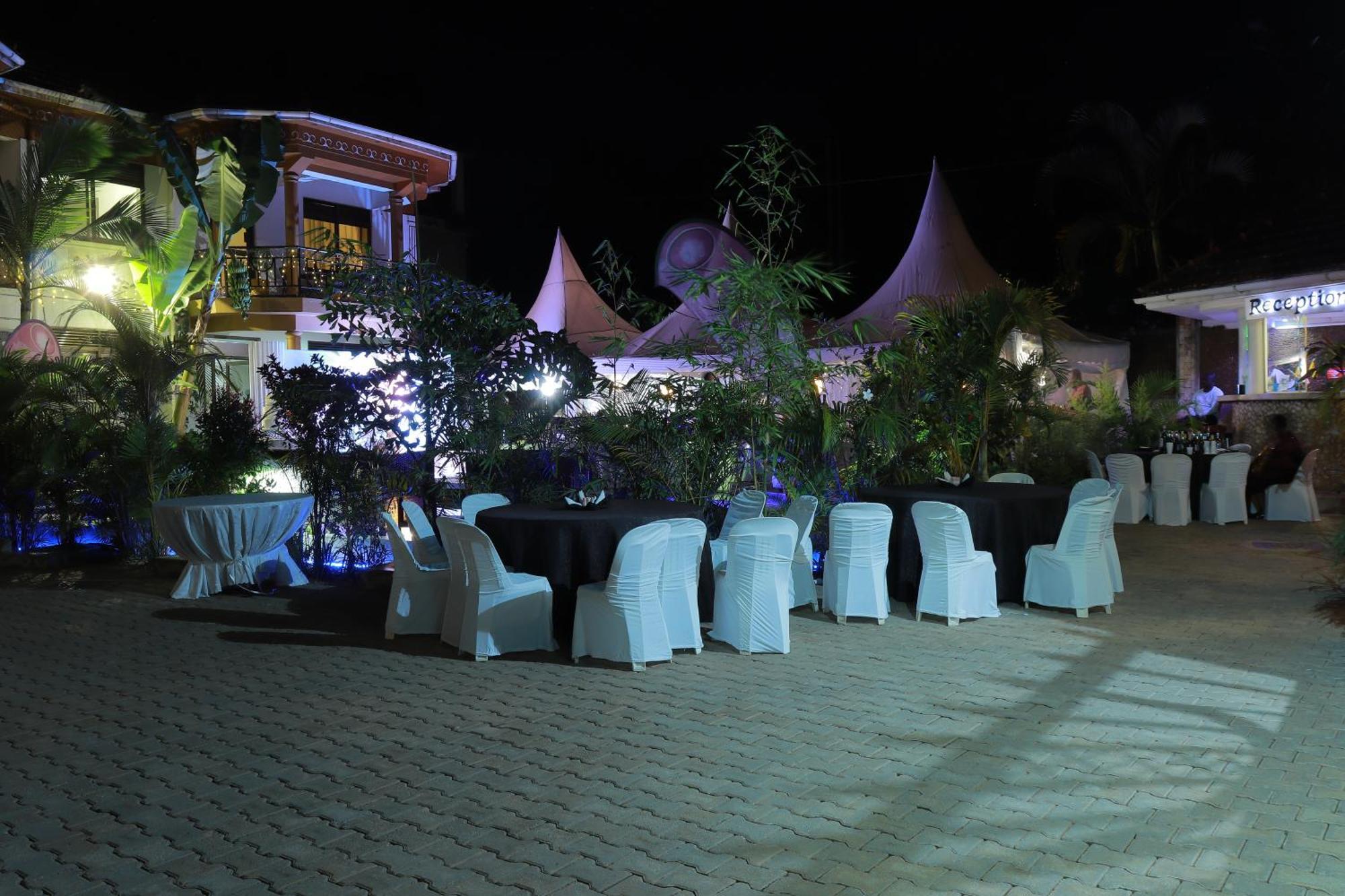 Mowicribs Hotel And Spa Entebbe Exterior foto