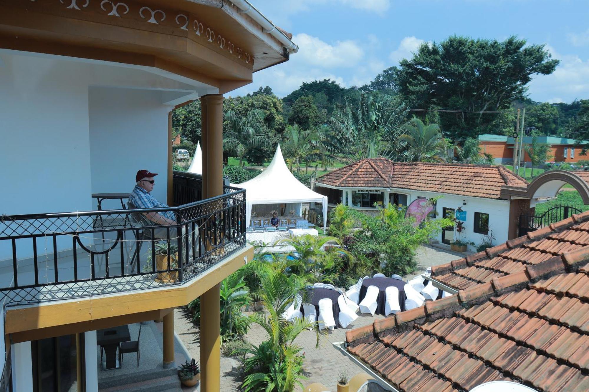 Mowicribs Hotel And Spa Entebbe Exterior foto